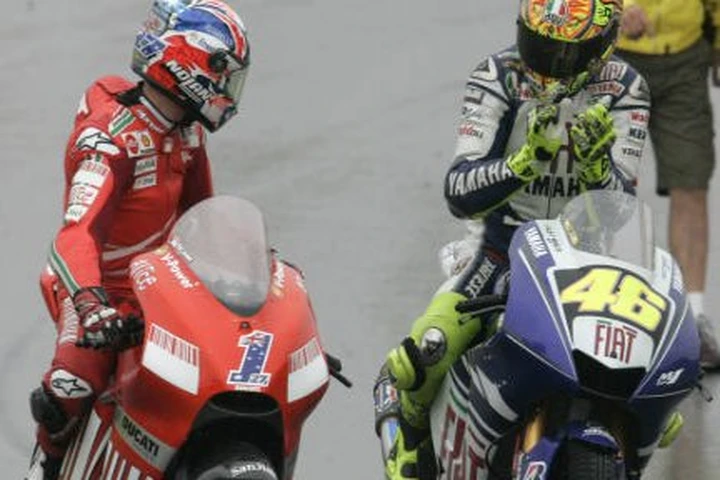 MotoGP FP2: solita musica fra Stoner (primo) e Rossi (secondo). Graffia Capirossi, atteso al miracolo