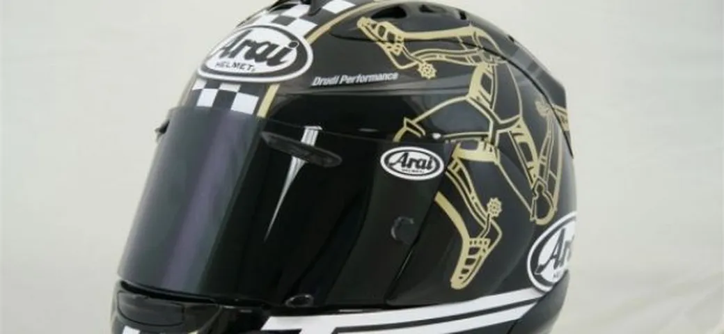 Arai TT Limited Edition 2010: un nuovo casco dedicato al Tourist Trophy