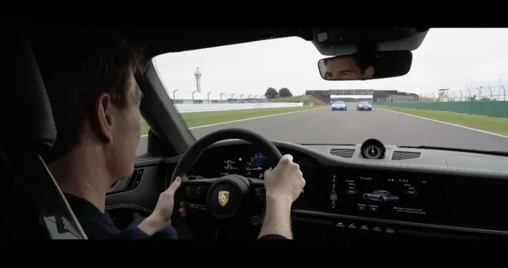 Tom Cruise sfida Coulthard e Webber in Porsche 911 GT3 [Video]