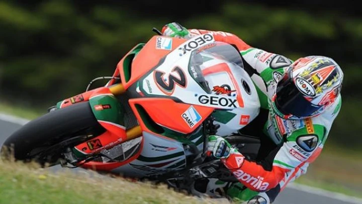 WSBK, test Phillip Island: Max Biaggi il più veloce in pista. Problemi per Marco Melandri