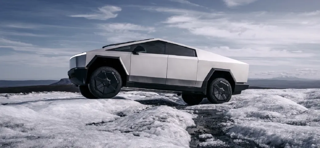 Tesla Cybertruck debutta ufficialmente: foto, novità, motori e prezzi