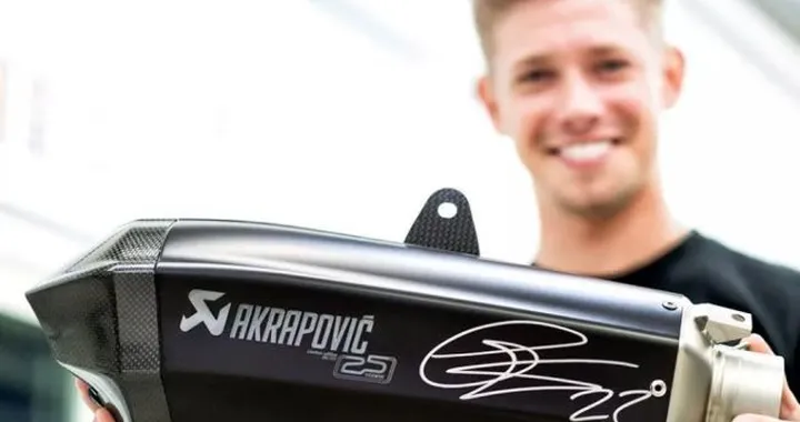 Scarico Akrapovic autografato da Stoner all'asta