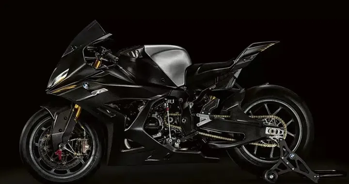 BMW S 1000 RR 2027: 215 CV e tante novità per sfidare Ducati