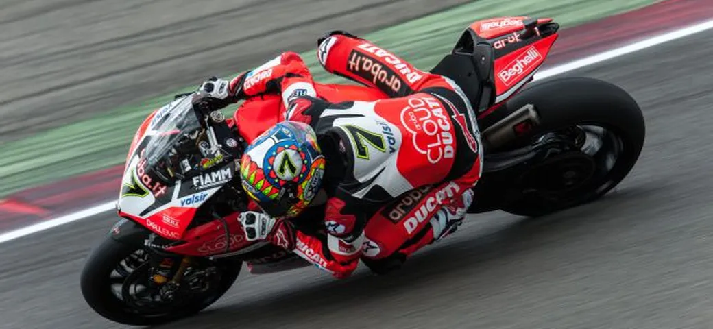 Sbk, trionfa Davies “Re” del Santerno. Melandri a podio. Ducati davanti alle 