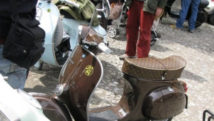 Foto del giorno: Vespino Louis Vuitton