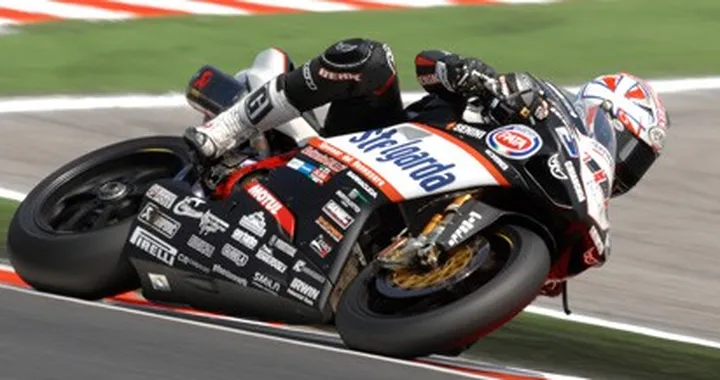 SBK: Strepitosa doppietta del Team Sterilgarda Go Eleven in gara 2