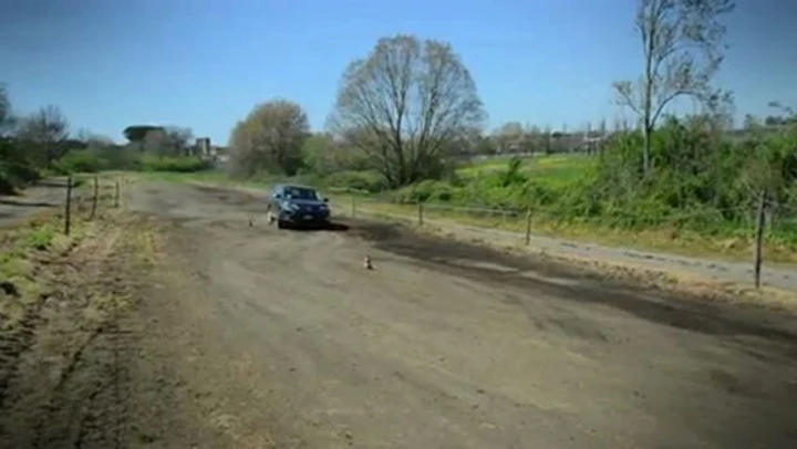 Toyota RAV4: il test in circuito offroad