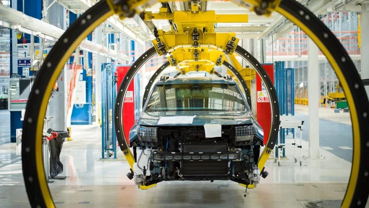 Mercato auto europeo in calo: Italia maglia nera, BEV rallentano