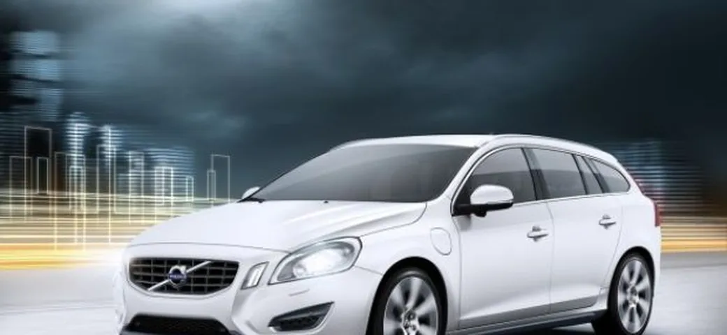 Volvo V60 Plug-in Hybrid: immagini ufficiali