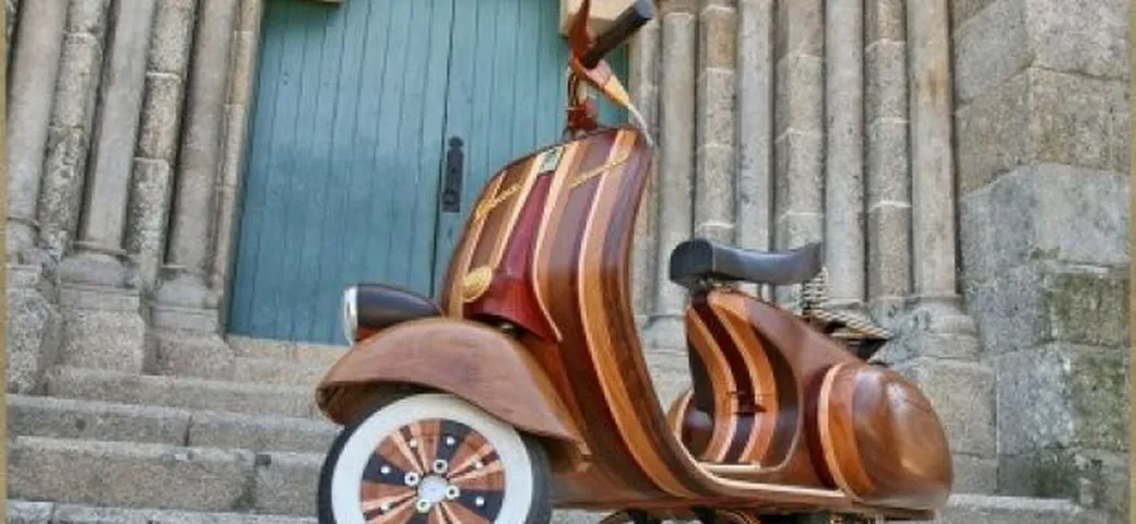 Vespa Daniela di legno realizzata a mano
