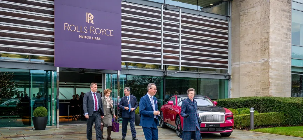 Rolls-Royce accoglie a Goodwood la Principessa Reale per una storica visita