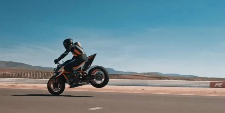 KTM 1290 Superduke: finalmente la si vede! [Video]