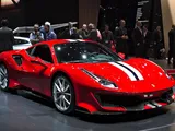 Furto di una Ferrari 488 Pista, i ladri passano per vittime