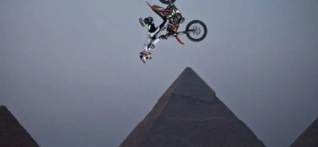 Red Bull X-Fighters sulle Piramidi di Giza