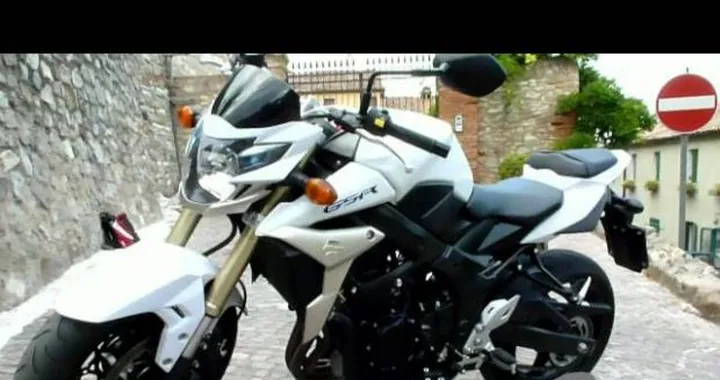 Suzuki GSR750: il video test di Motoblog