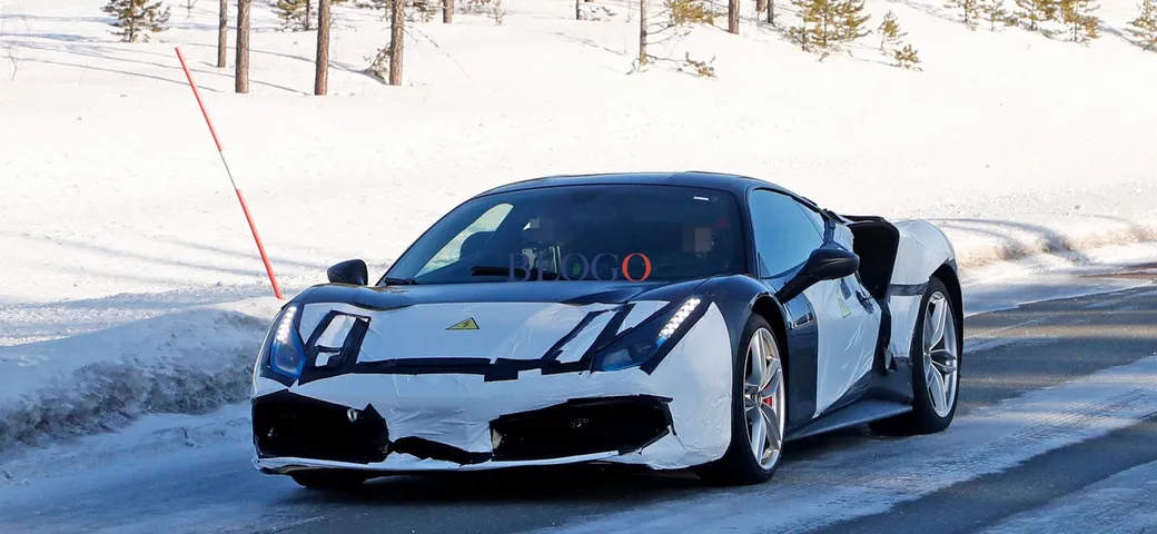Nuova Ferrari ibrida: le foto spia