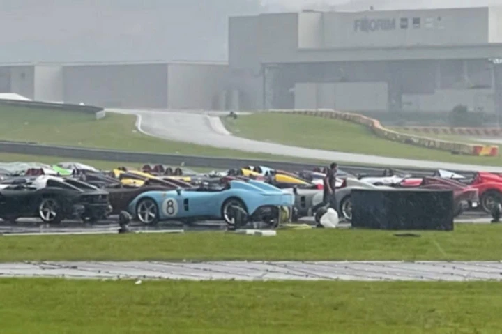Fiorano: 80 Ferrari Monza rovinate dalla pioggia improvvisa [Video]
