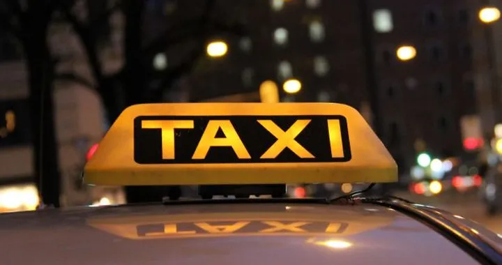 Allunga il percorso? Il taxista è punibile