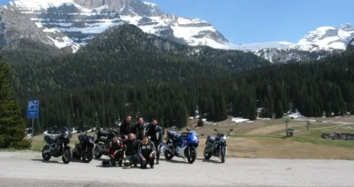Foto del giorno: addio al celibato... in moto
