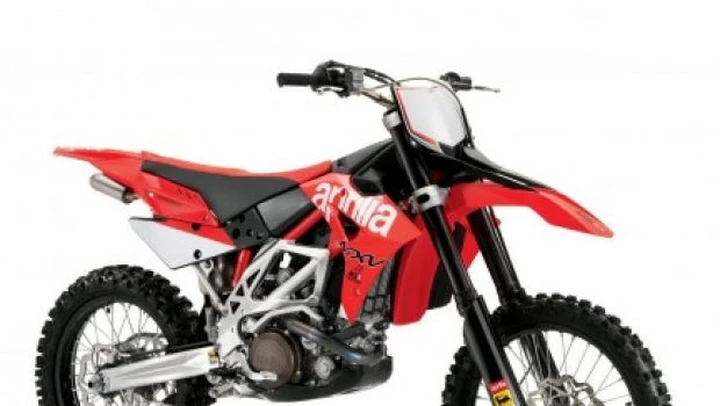 Aprilia MXV 450 2010: la sfida è lanciata