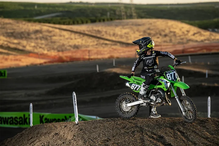 Kawasaki KX65: il trampolino di lancio per giovani talenti del motocross