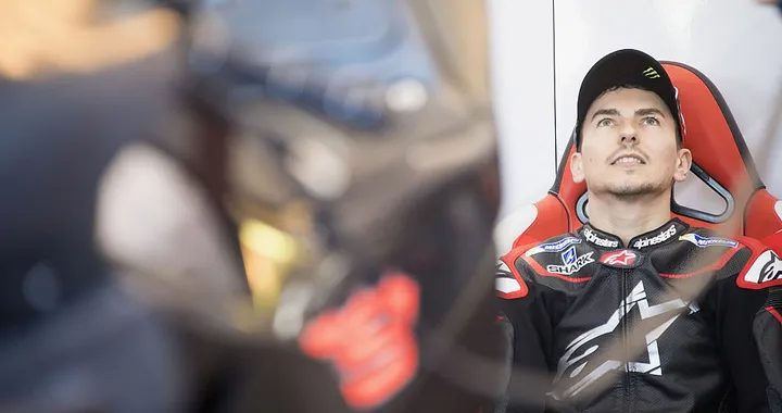 Lorenzo cambia preparatore. Rovira passa a P.Espargaro