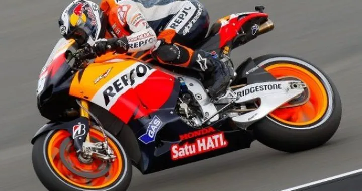 MotoGP: FP2 fotocopia ma distacchi inferiori, Pedrosa davanti seguito da Stoner e Simoncelli. Rossi migliora fino al 7° posto