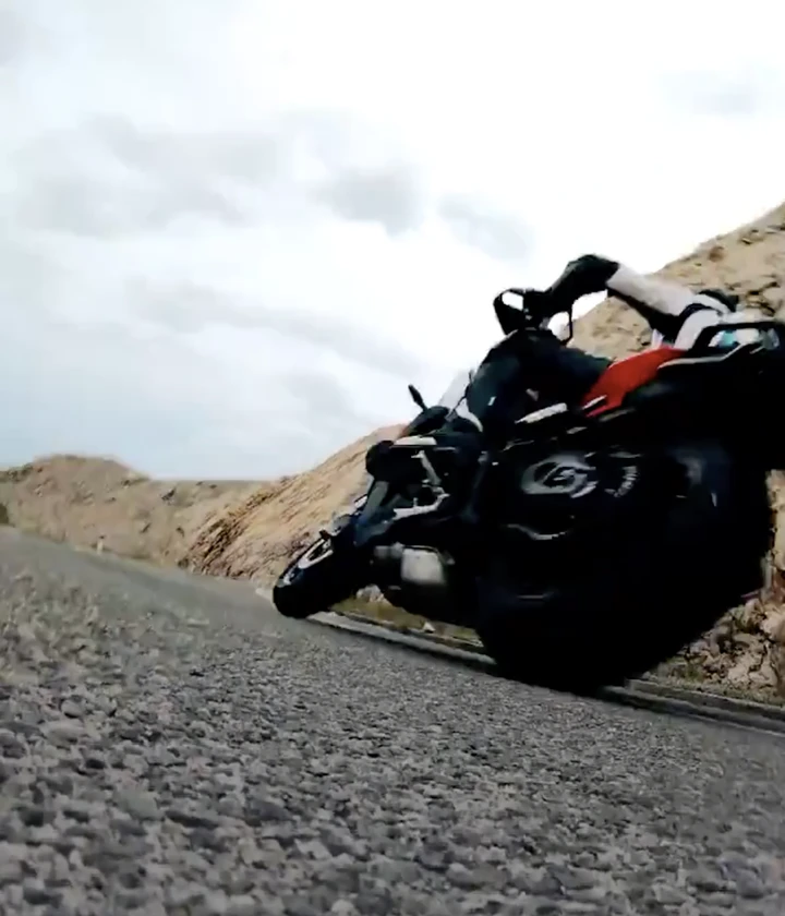 EICMA 2019, BMW: una nuova S1000 XR appare in video