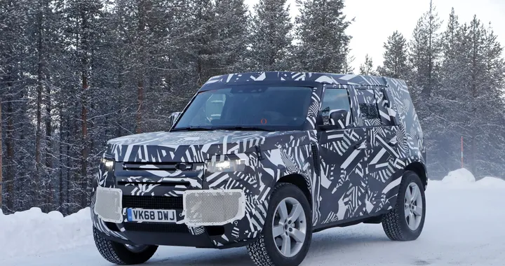Land Rover Defender: foto spia sulla neve