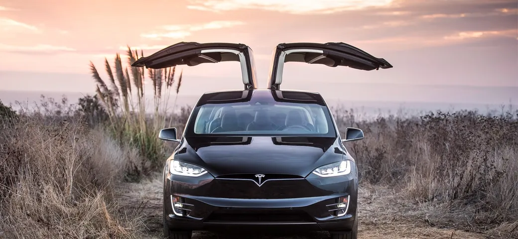 Tesla Model X: ecco le nuove funzioni