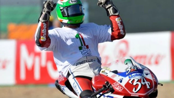 STK 1000: Davide Giugliano è il campione europeo Superstock 2011!
