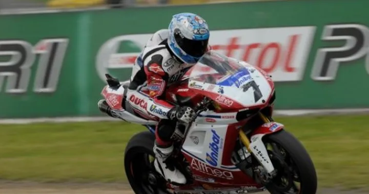 WSBK, Imola: Checa domina le libere. Haslam secondo precede Melandri