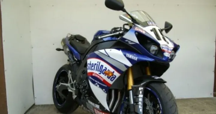 Yamaha YZF-R1 Replica Ben Spies per il mercato inglese