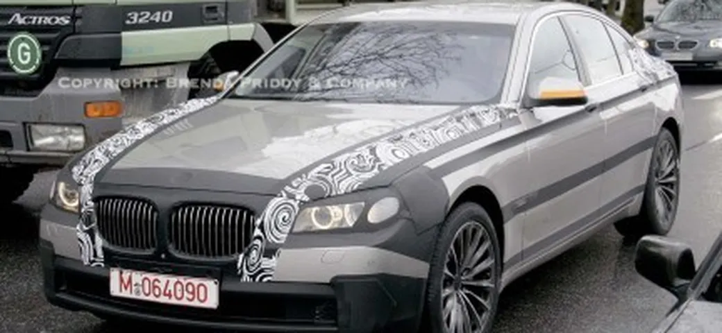 Quattro ruote sterzanti sulla prossima Bmw Serie 7