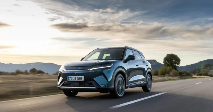 BYD, sforbiciata di prezzi in Germania: Atto 2 DM-i a 22.990 euro