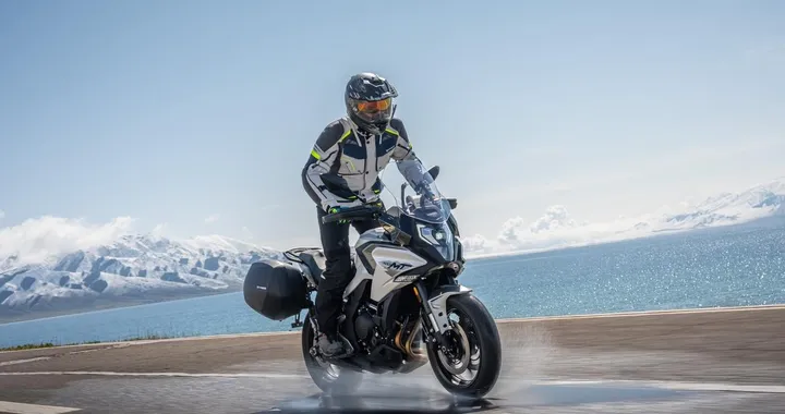 CFMoto 700MT: debutta la nuova adventure-tourer [FOTO]