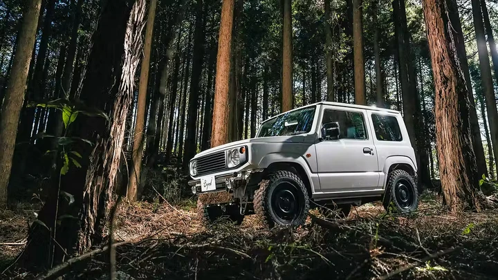 Nuovo Suzuki Jimny personalizzato: 23 versioni tra off-road e vintage