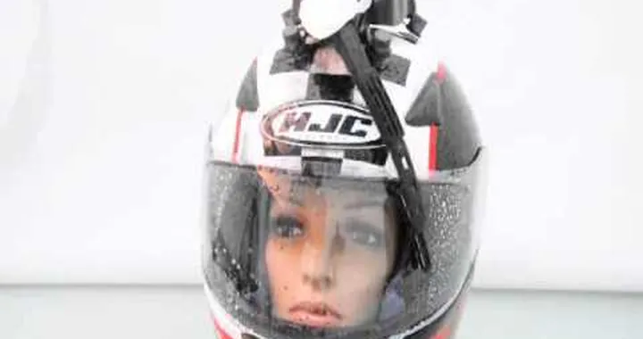 Casco con tergicristallo