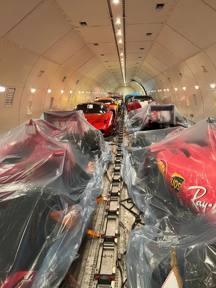 Un aereo cargo (arabo) pieno di Ferrari a Malpensa