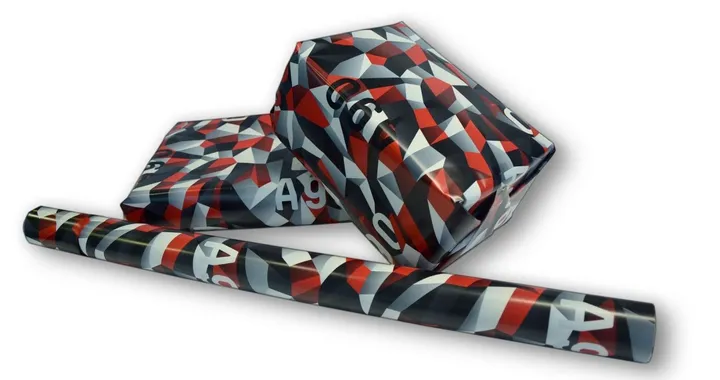 Toyota: il camouflage della Supra come carta da regali.