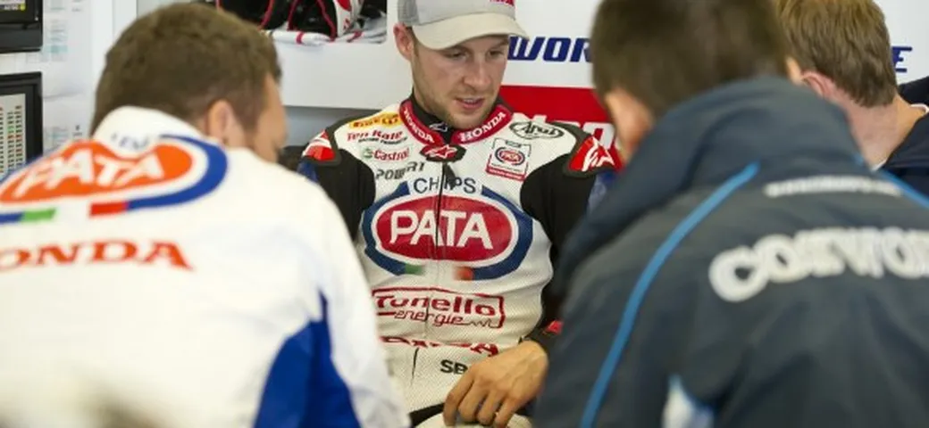 SBK, Silverstone: Rea stacca tutti in Gara-1, Melandri 9°