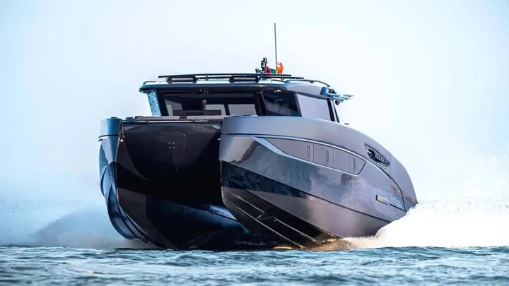 Brabus Ultima 55, il nuovo catamarano da 1.450 CV supera i 40 nodi