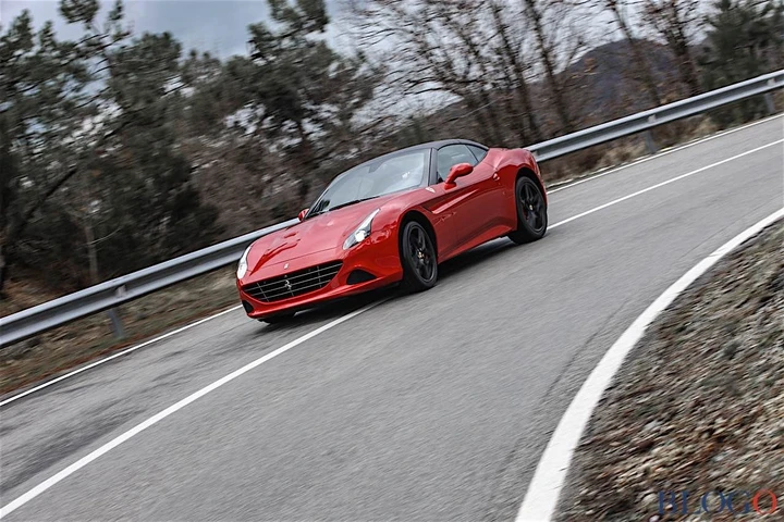 Ferrari California T HS: contatto su strada con il V8 più 
