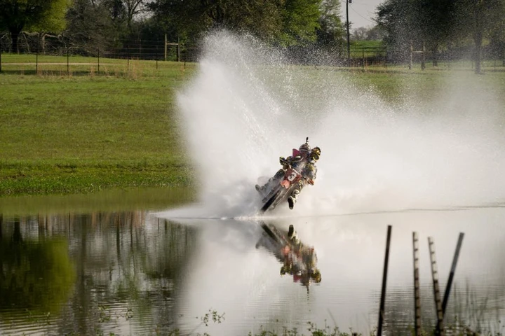 Travis Pastrana di nuovo su una pista di Motocross! [Video]