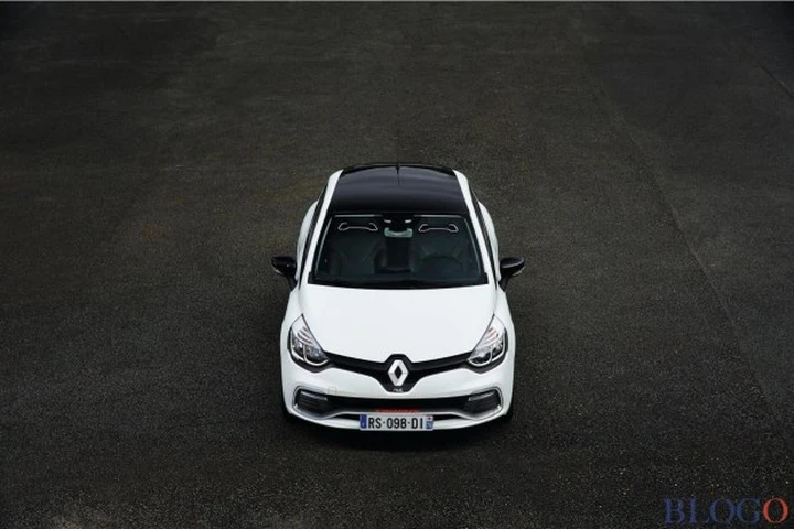 Renault Clio RS 220 Trophy EDC: foto ed informazioni ufficiali