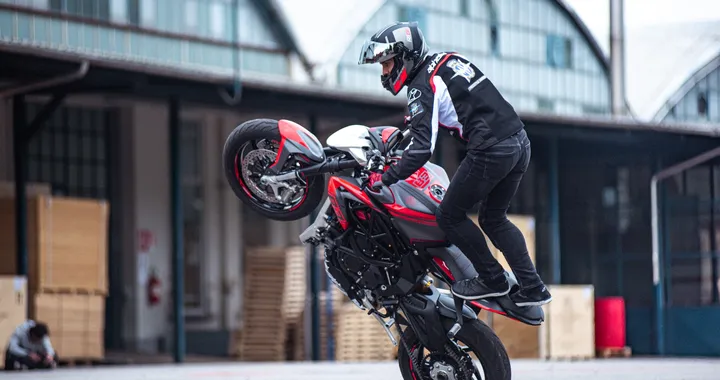MV Agusta Freestyle Division: Thibaut Nogues incanta l'Europa in sella a Brutale 800 RR e F3 800