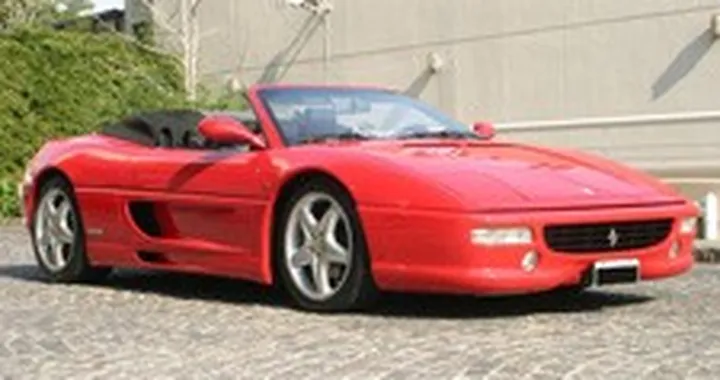 La Ferrari 355 di Maradona venduta per 550.000 euro