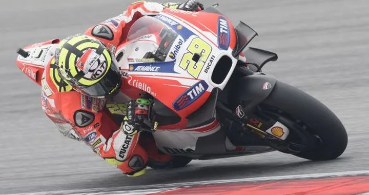 MotoGP Valencia: Ducati benino. Iannone settimo e Dovizioso nono