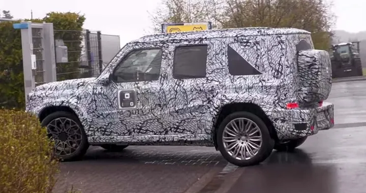 Mercedes, prepara il "baby" Classe G  si intravede su strada