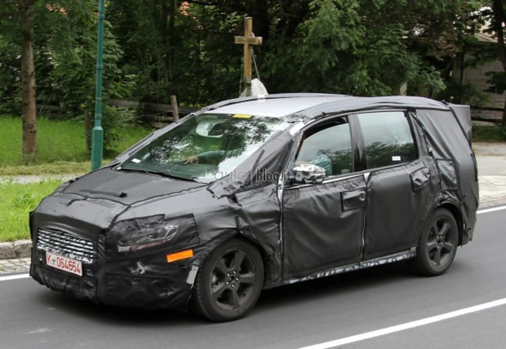 Ford Galaxy: prime foto spia su strada